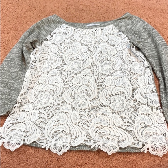 ✨HOST PICK✨ Grey and White Lace Front Top - Picture 1 of 3
